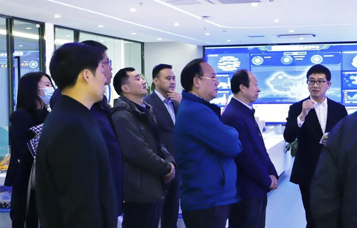江苏省发改委副主任林康调研广发手机站·官方版在线发展情况-3.jpg